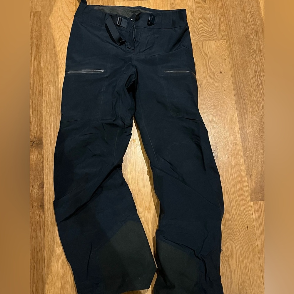 Arc’teryx Men’s Gore-Tex Hardshell Ski Pants, Size Medium